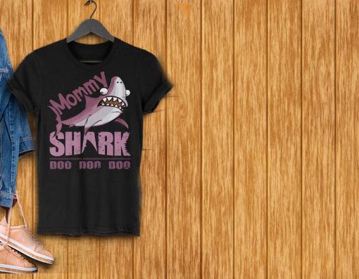 Mommy Shark black Shirt